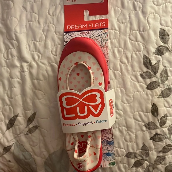 1/$10 or 2/$15 LUV DREAM FLATS Sweet Hearts Red Euro size 32 (1) - Picture 3 of 5